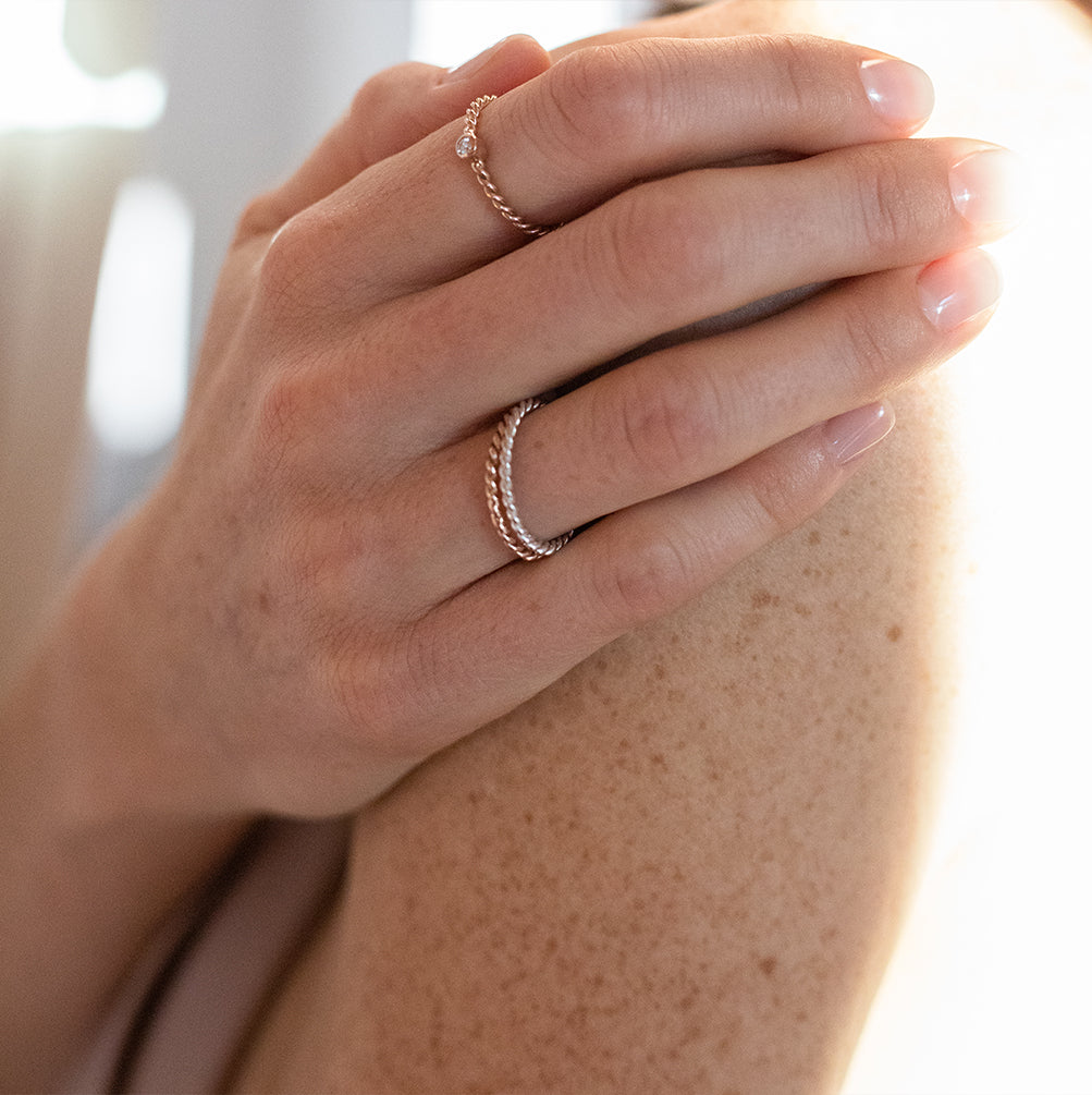 Thread XO rose gold ring with diamond